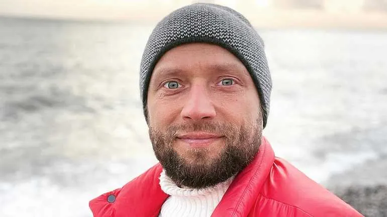 Influencer laat pasgeboren zoontje verhongeren door 'zonlicht-dieet': “Geen eten, enkel levensenergie”