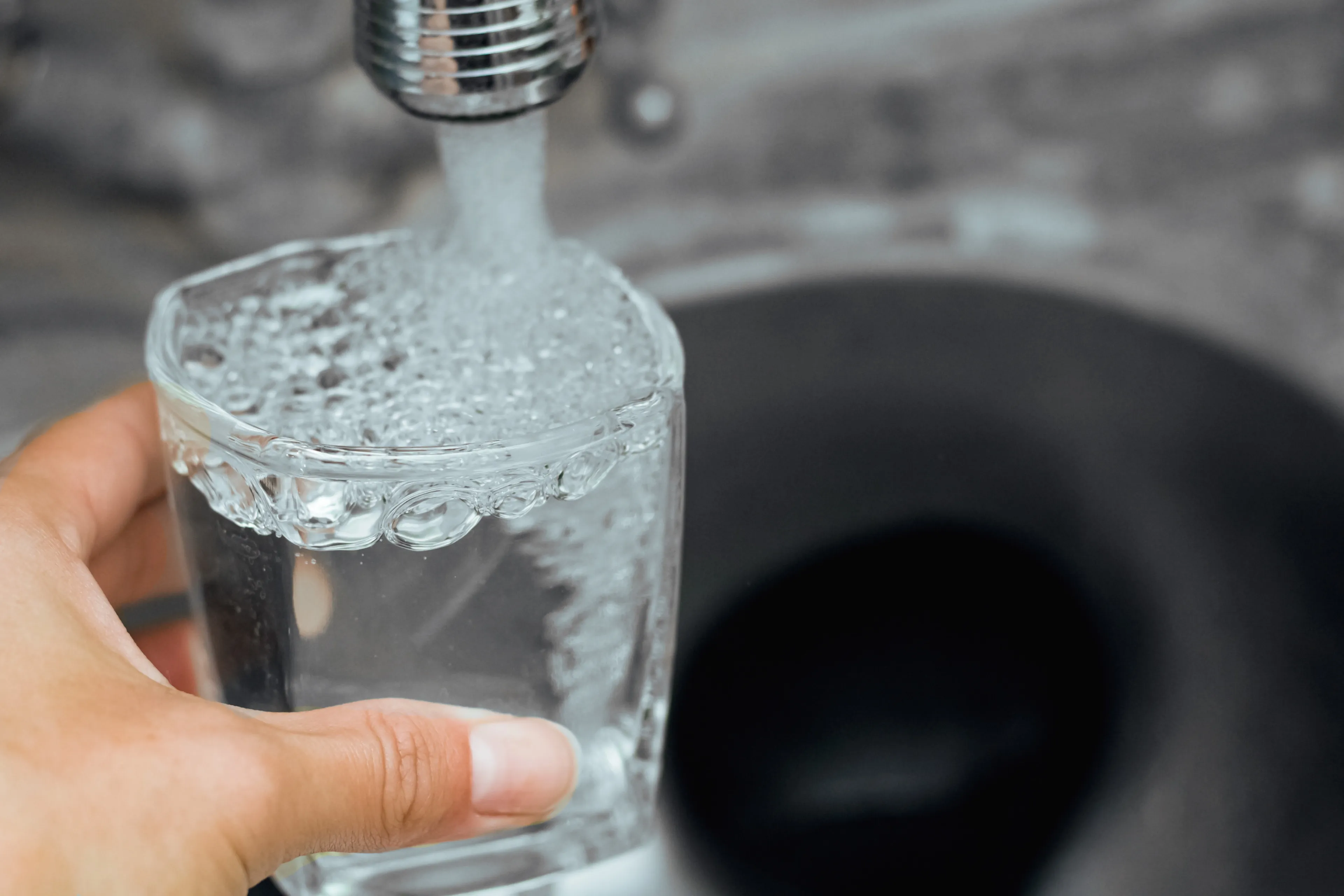 Waarom bronwater slechter is dan kraanwater