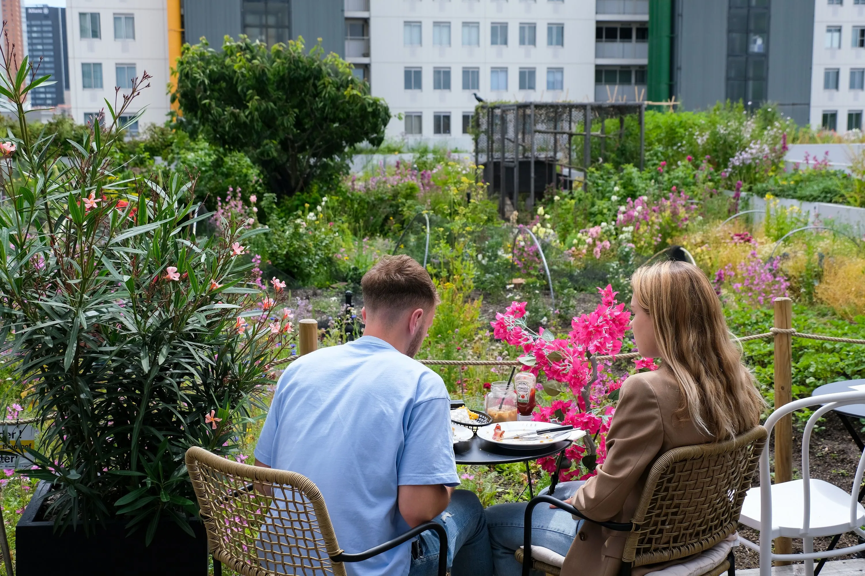 Hoeveel tijd spenderen volkeren dagelijks aan eten & drinken? (Nederlanders vallen uit de toon!)