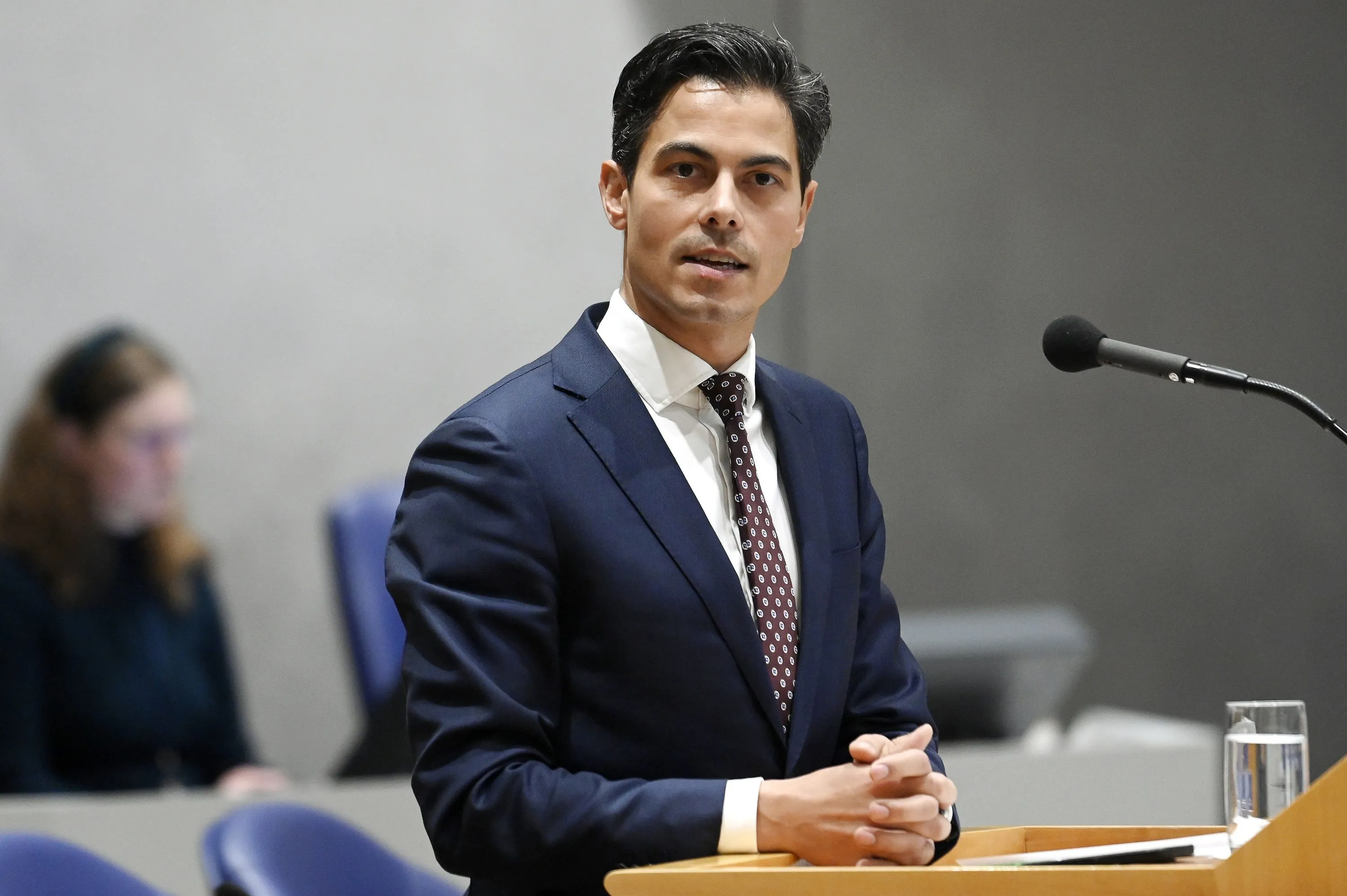 Jetten ziet 'luchtkastelen op drijfzand' in regeerakkoord; Volt: 'valse en populistische belofte zonder visie'