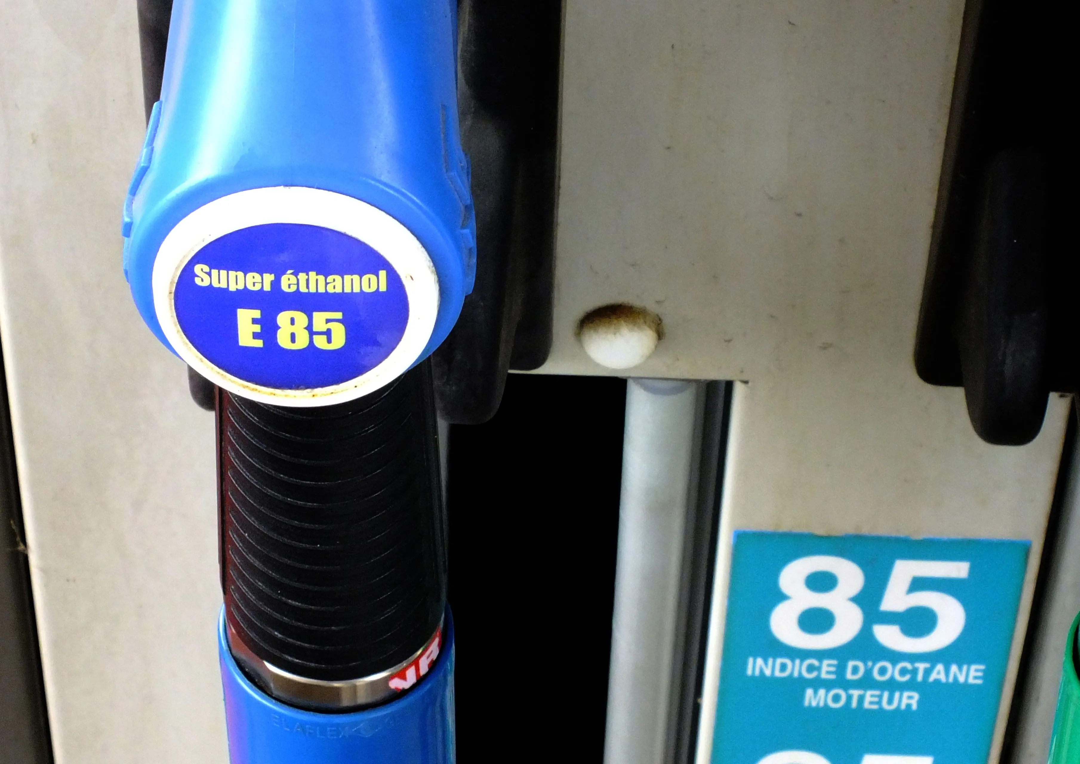 Kijk uit voor E85: deze populaire Franse benzine zorgt voor motorschade in jouw auto