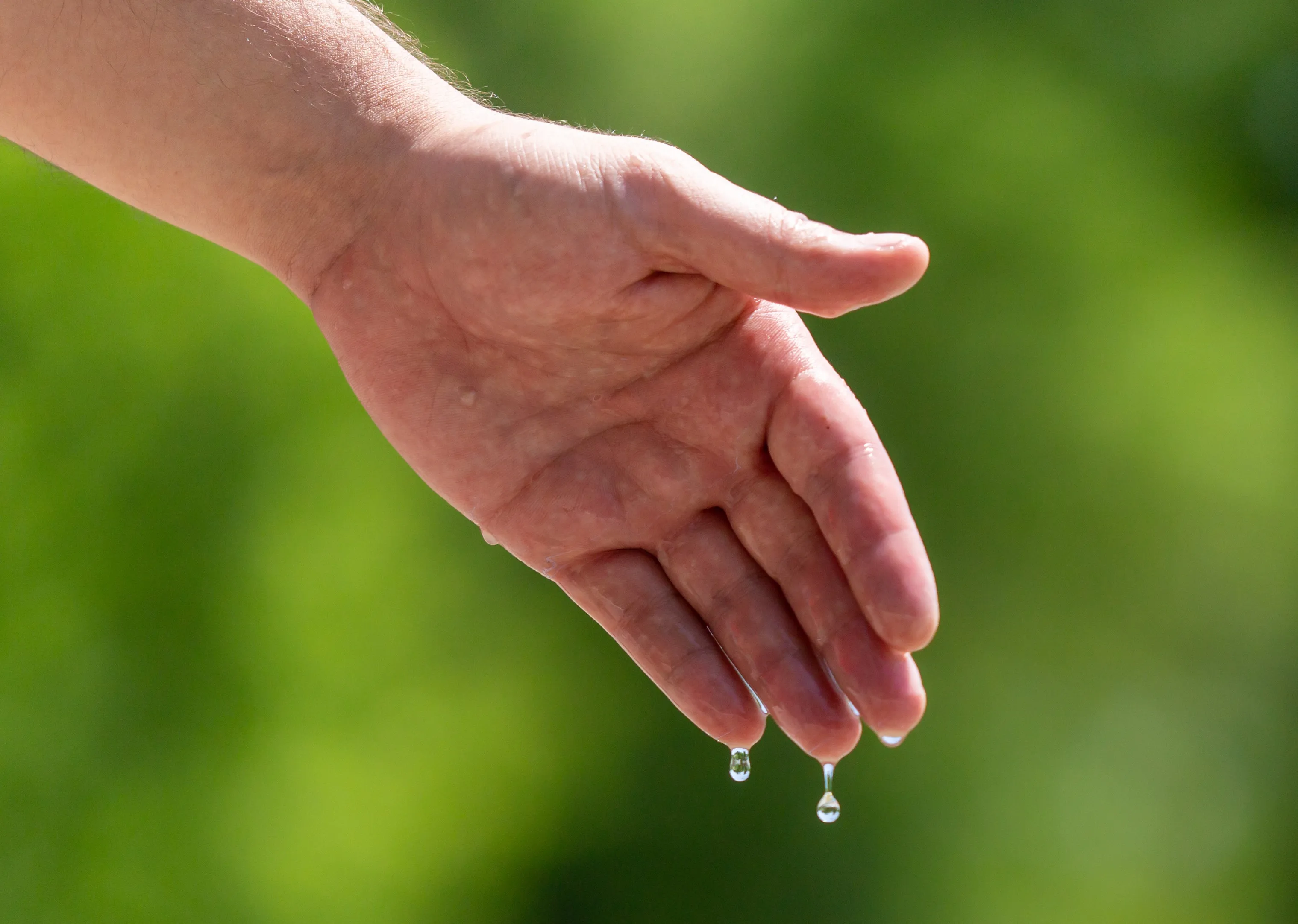 Nieuw onderzoek: PFAS gaat door je huid de bloedbaan in