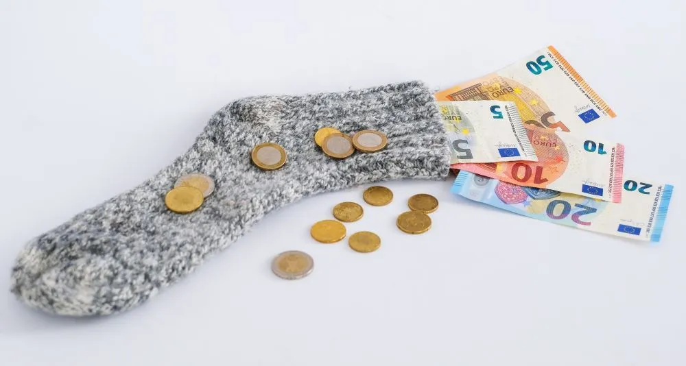 Hoeveel contant geld mag je in huis hebben? En wanneer betaal je er belasting over?
