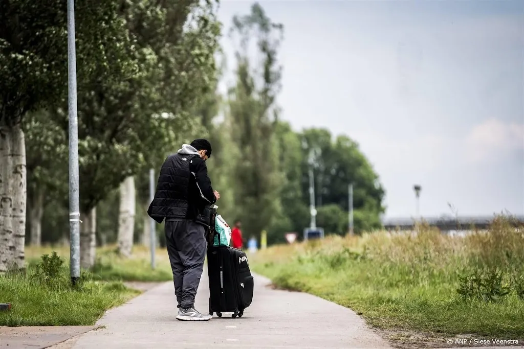 In 2023 kwam 17 procent minder migranten naar Nederland