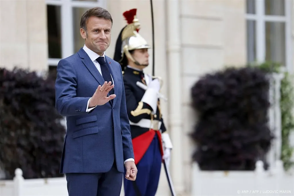 Media: Macron overweegt alleenheerschappij bij politieke impasse