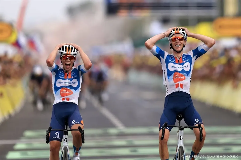 Van den Broek helpt Bardet aan etappe en geel in Tour de France