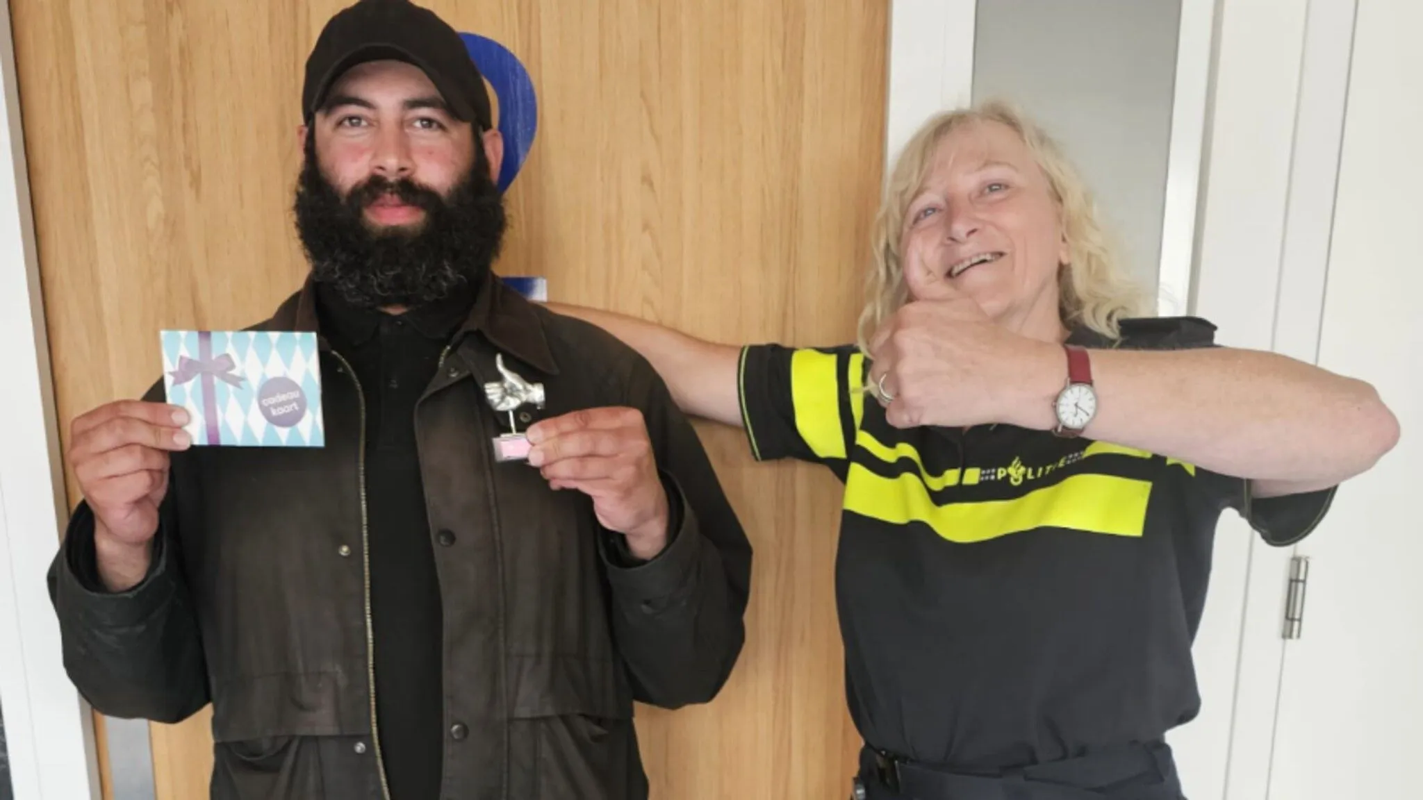 Dakloze Hadjer vindt iets bijzonders in de trein en besluit het goede te doen: “Zit vol adrenaline”