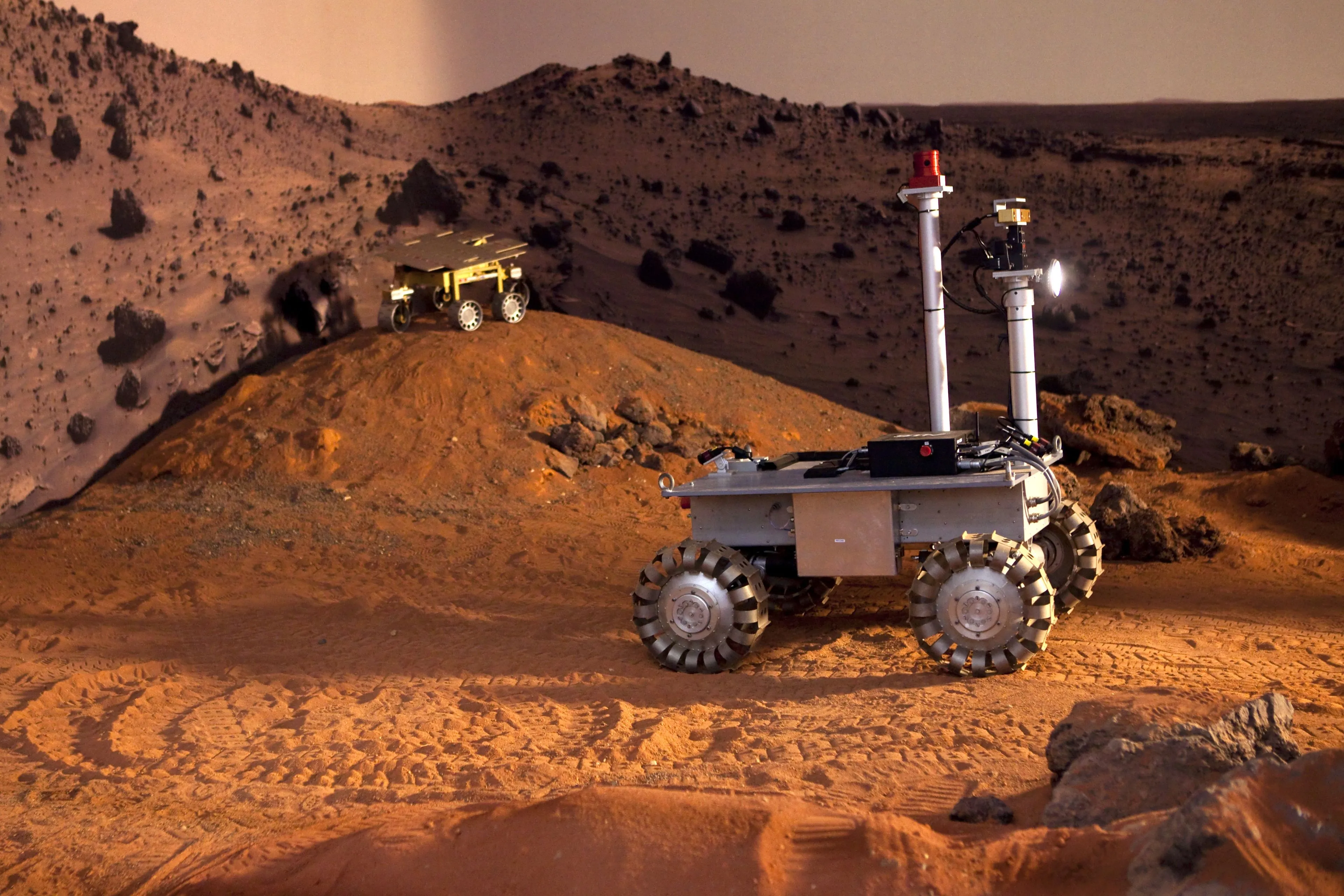 Spectaculaire ontdekking: Marsrover stuit op levenstekens op 'meest raadselachtige, complexe en belangrijke rots'