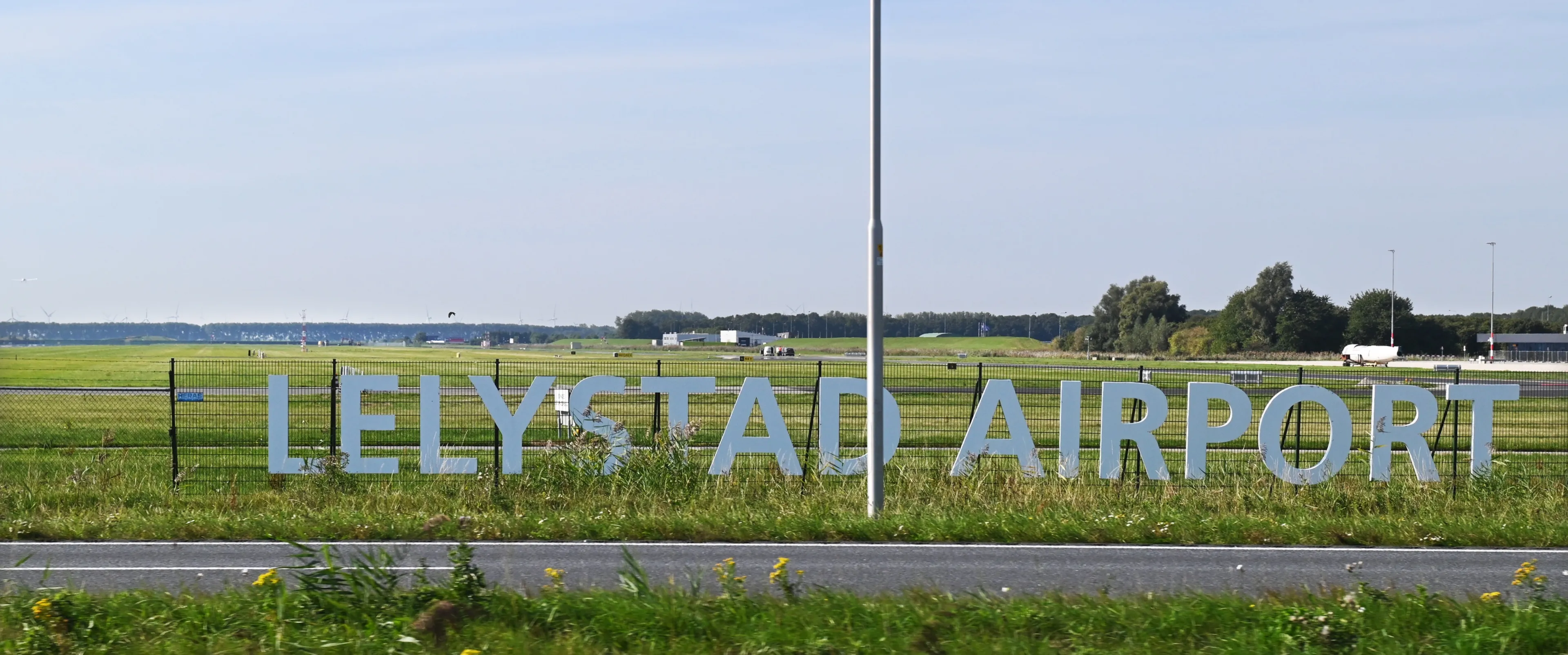 In water rond vliegveld Lelystad zit 538 keer meer PFOS dan norm