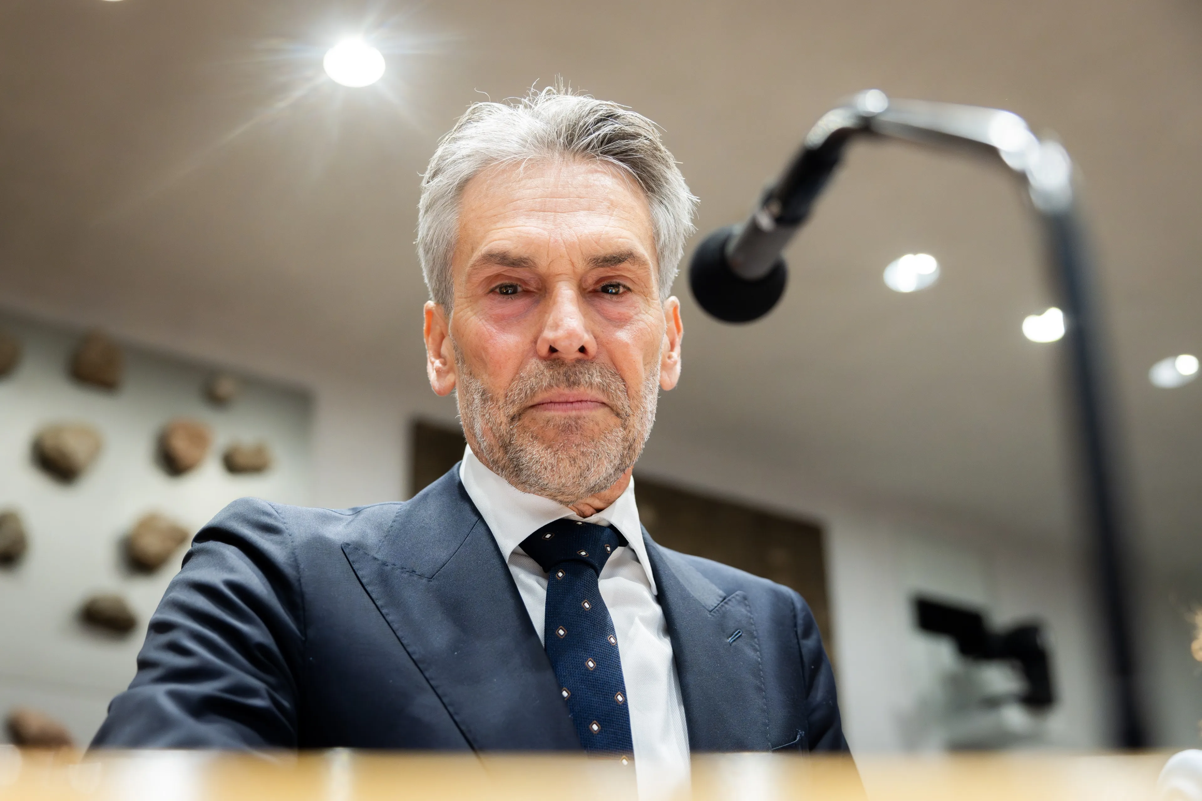 Schoof wankelt al. Voorspelling: hij gaat het heel erg moeilijk krijgen