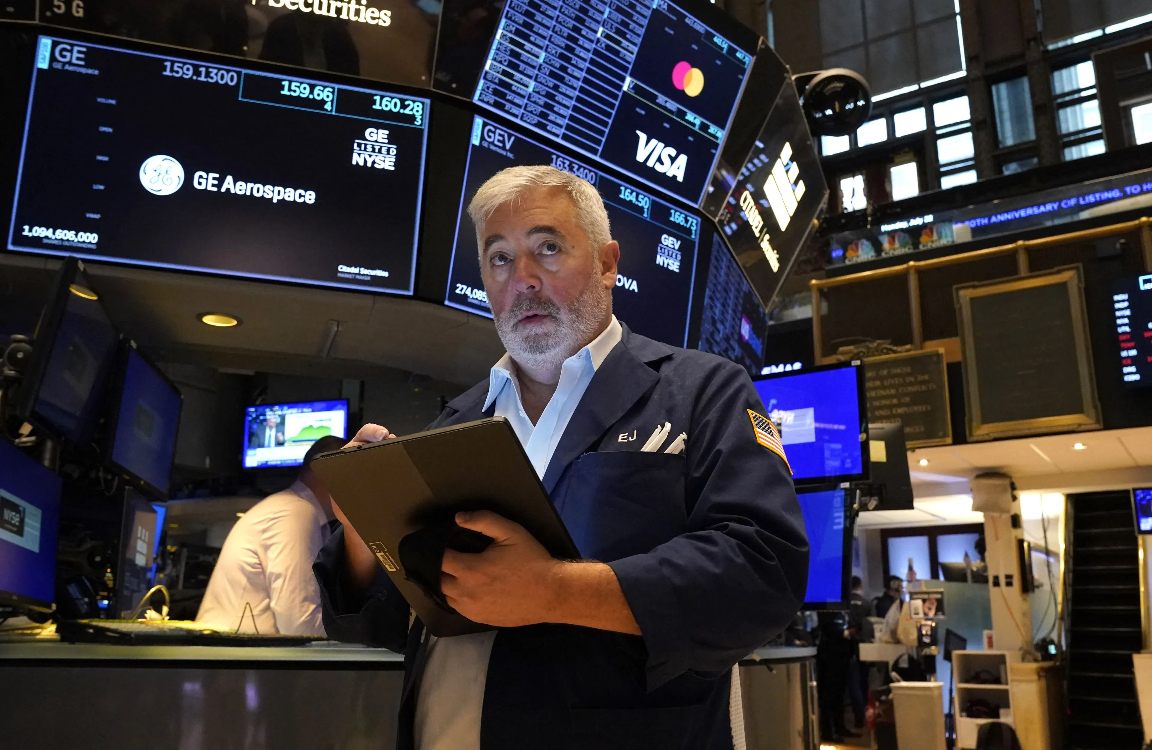 Grootste verkoopgolf in anderhalf jaar op Wall Street. AEX zakt onder 900 punten