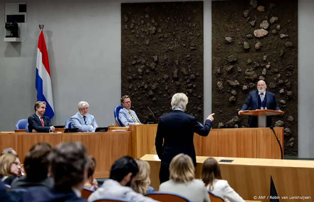 Timmermans botst met Wilders over 'racisme in vak k'