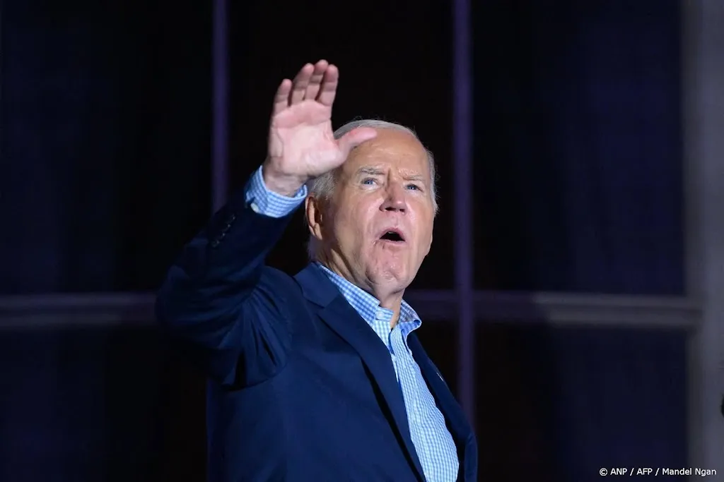 Biden hapert opnieuw in openbaar en verliest belangrijke donateur