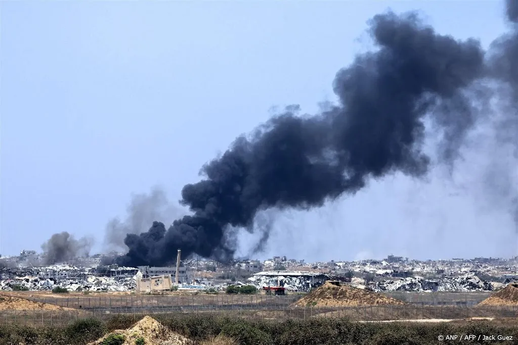 Tientallen slachtoffers gemeld na luchtaanval op tentenkamp Gaza