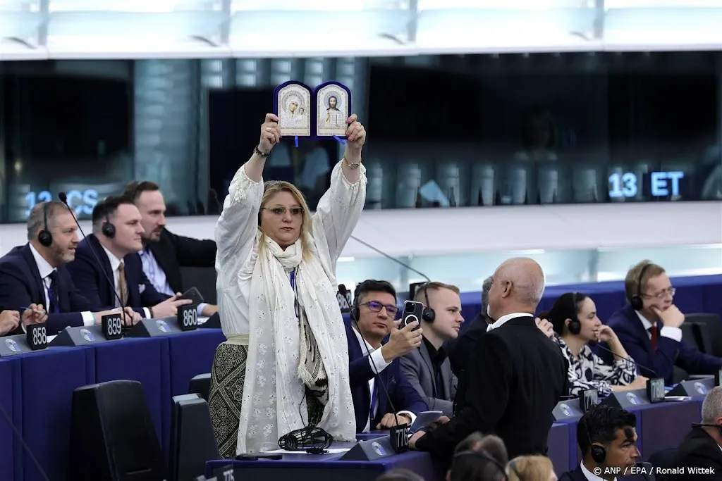 EU-parlementariër verwijderd na verstoren verkiezing Von der Leyen