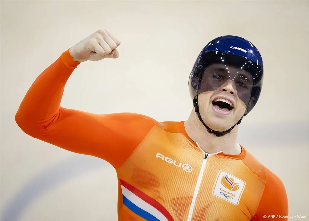 Lavreysen begint sprinttoernooi met wereldrecord