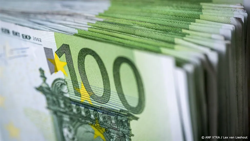 Miljarden aan dollar- en eurobiljetten naar Rusland ondanks verbod