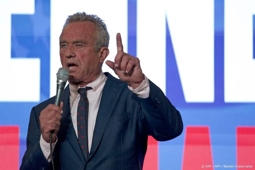 Kansloze presidentskandidaat Kennedy hengelt naar baan onder Harris (en Trump)