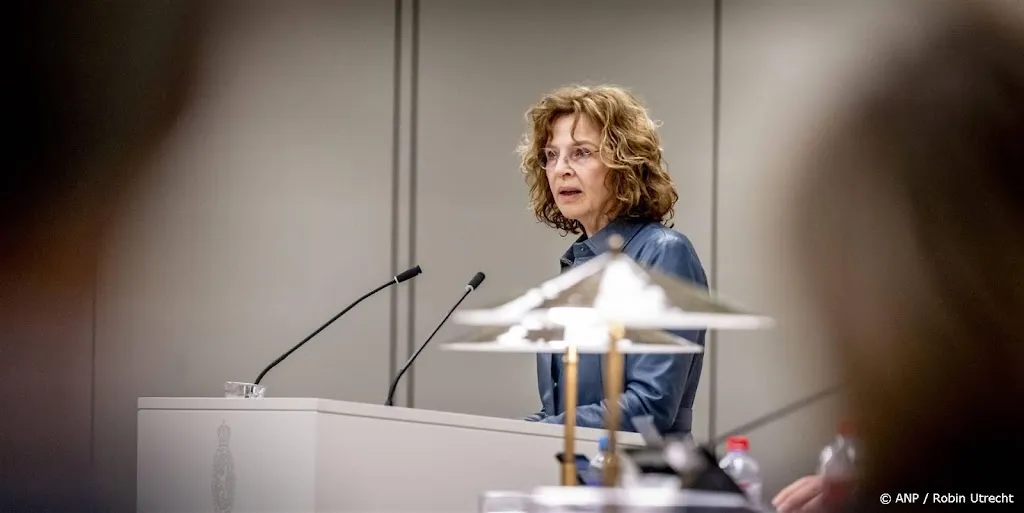 VVD steunt unaniem verlaging eigen risico, zegt Schippers