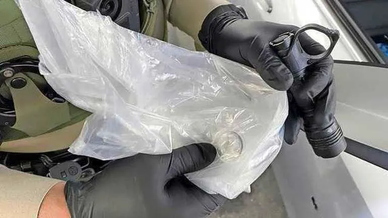 Vrouw is zat van continu gestolen pakketjes, slaat criminelen met slimme truc in de boeien