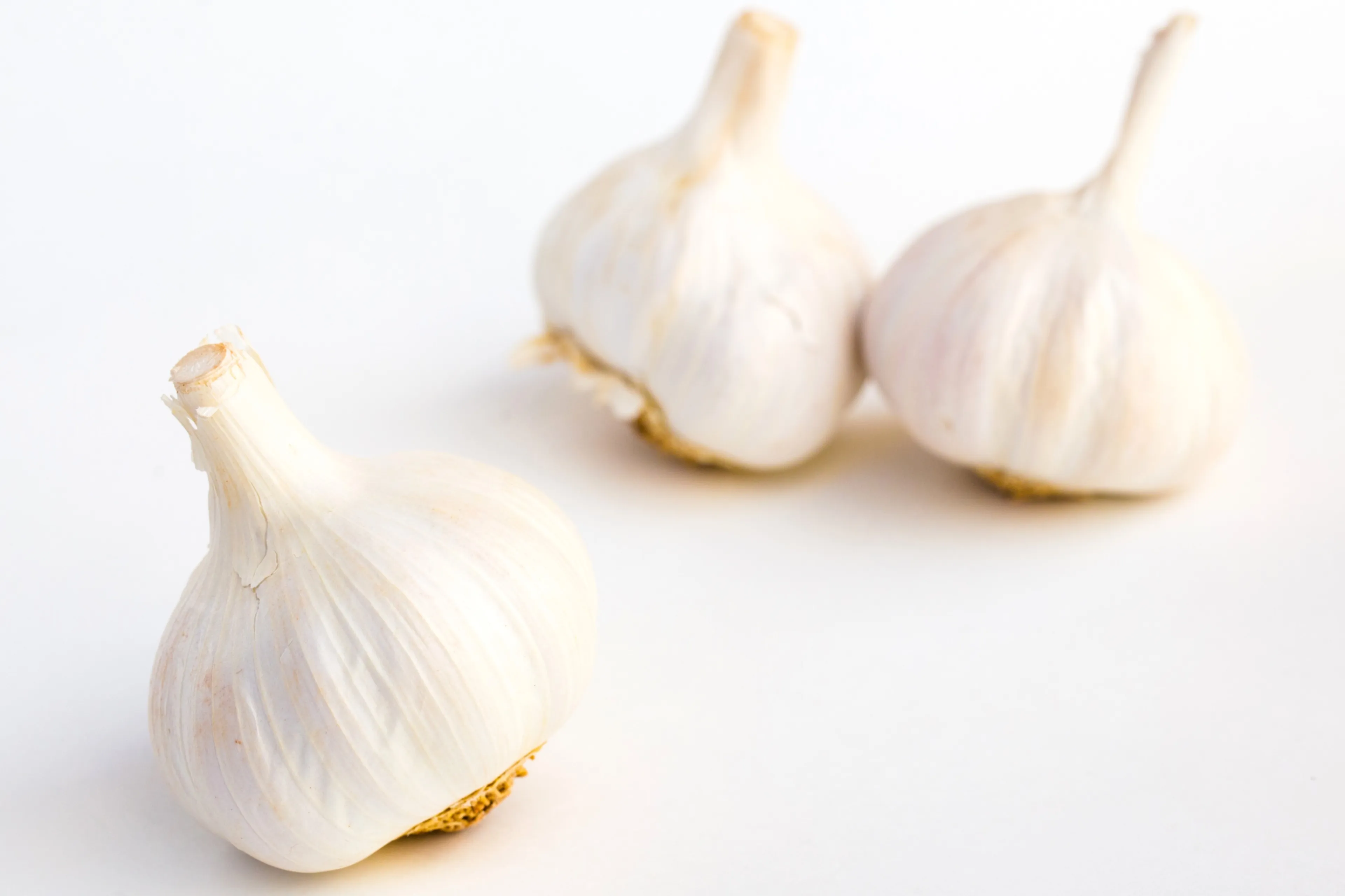 Knoflook pellen vervelend? Niet als je het zo doet