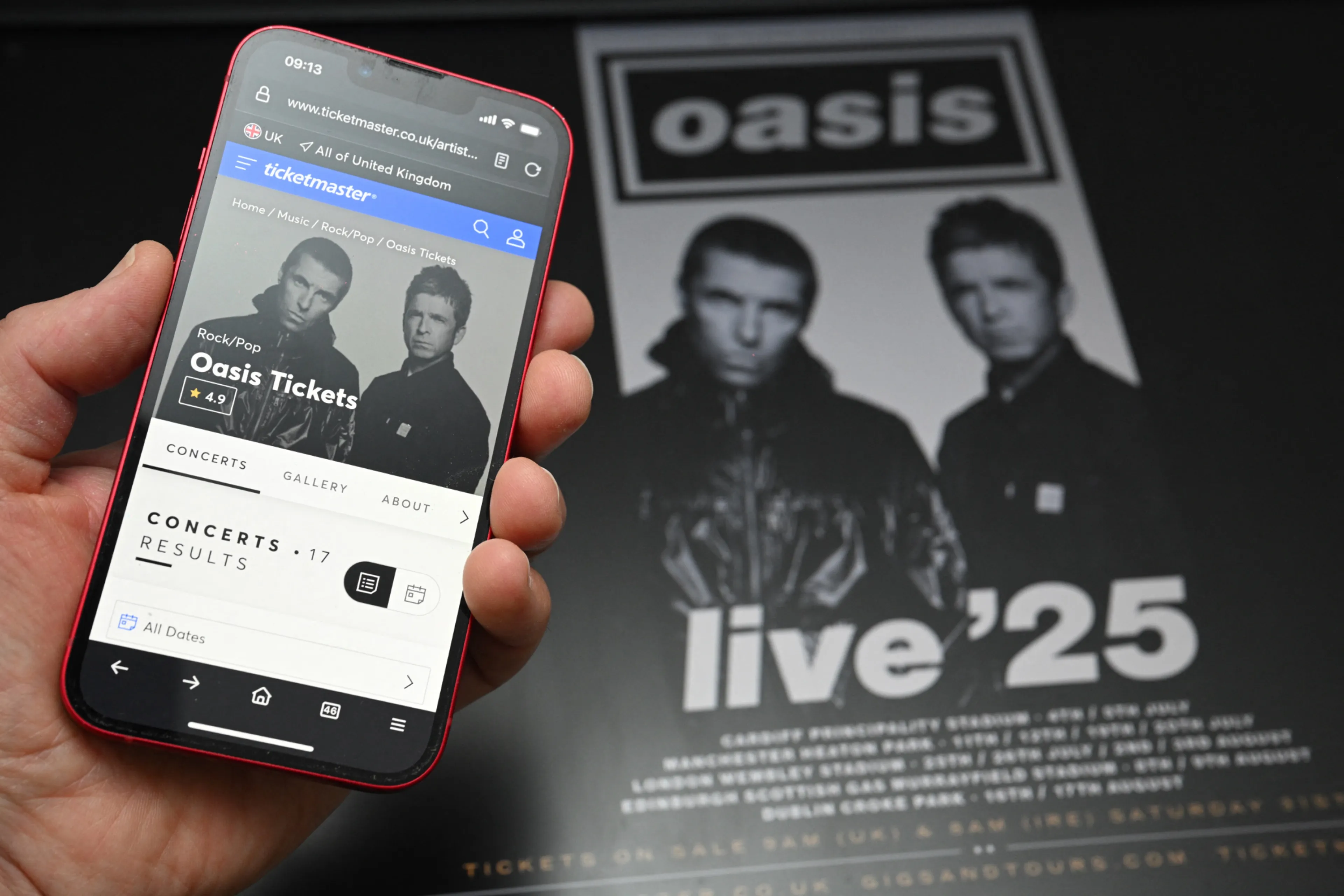 Vrouw (79) krijgt geld terug na megaduur kaartje voor Oasis-concert