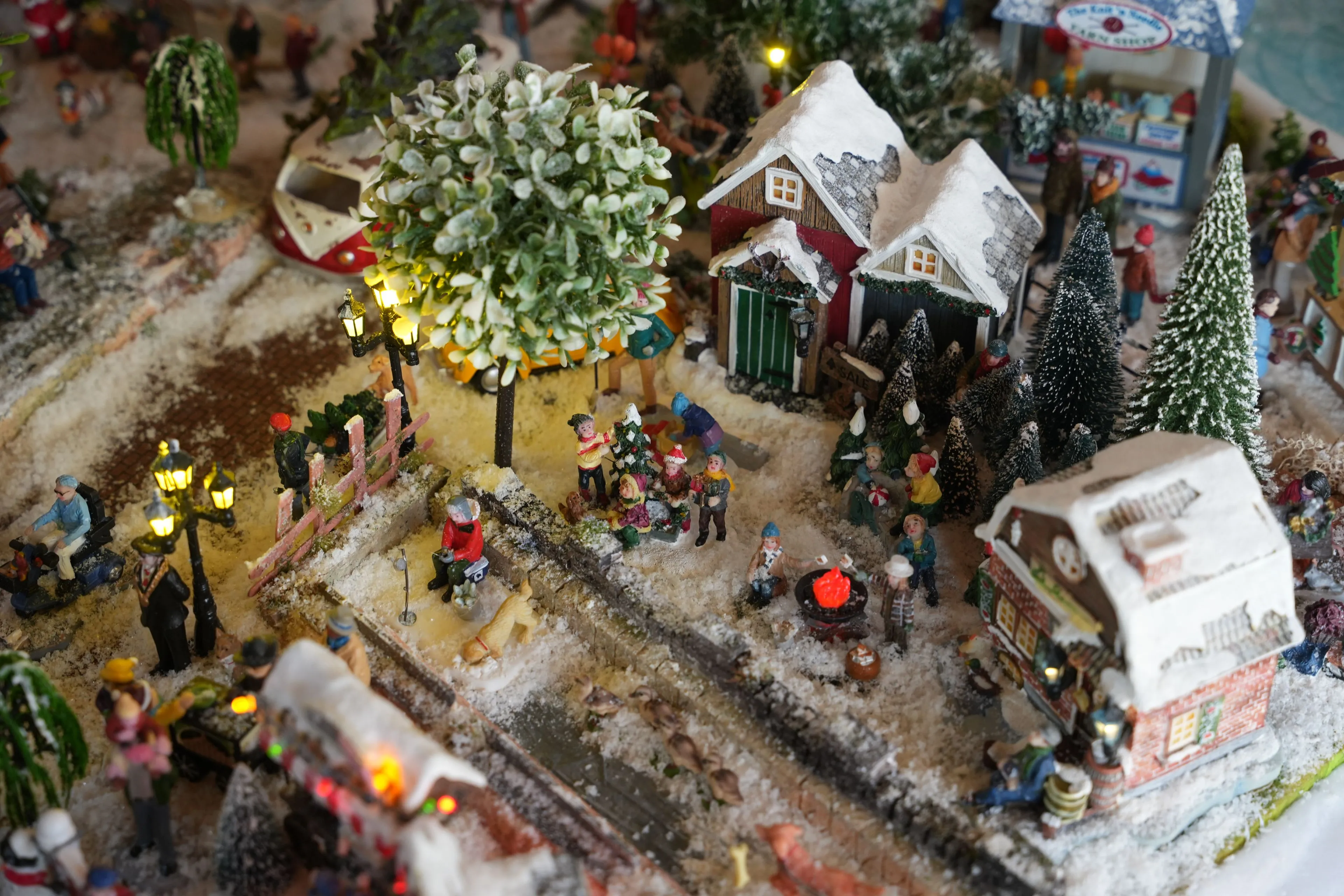 Hierom zijn mensen die vroeg en veel kerstversiering ophangen gelukkiger