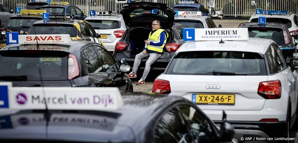 Rijlessen in drie jaar bijna kwart in prijs gestegen