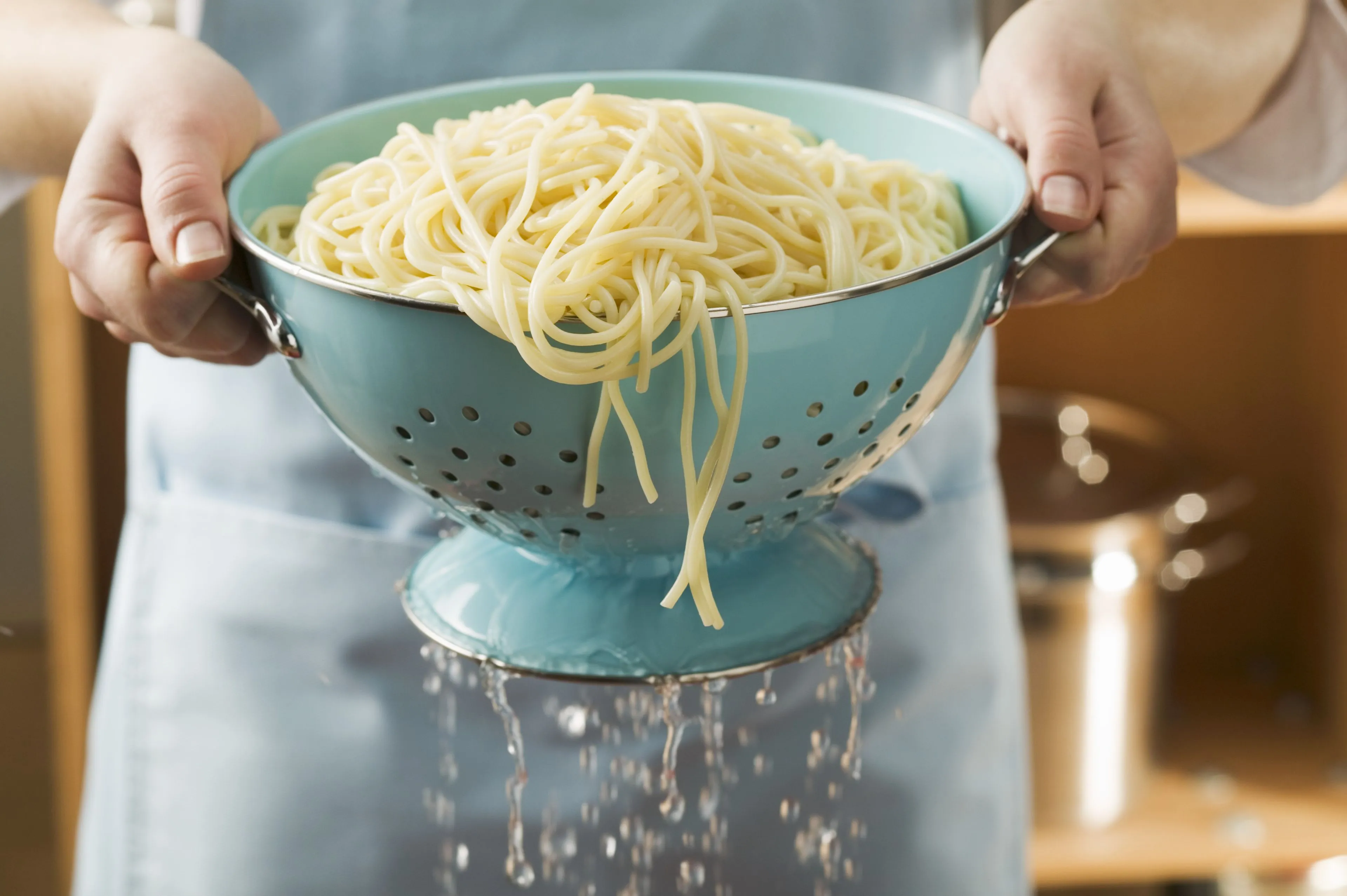 Pasta afspoelen, en zeven andere fouten die we in de keuken maken