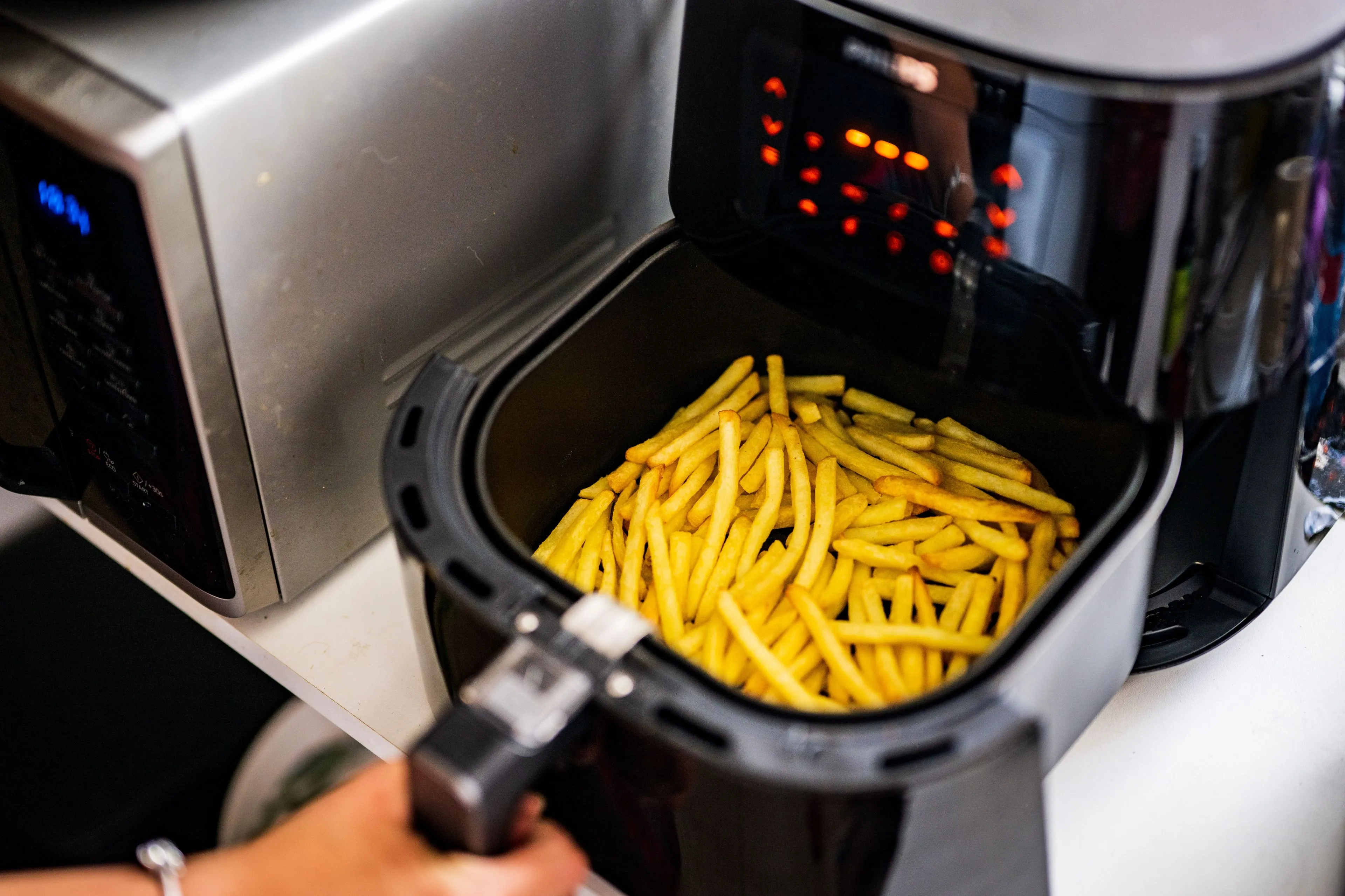 Wat is het verschil tussen airfryerfriet en ovenfriet? (behalve het prijskaartje)