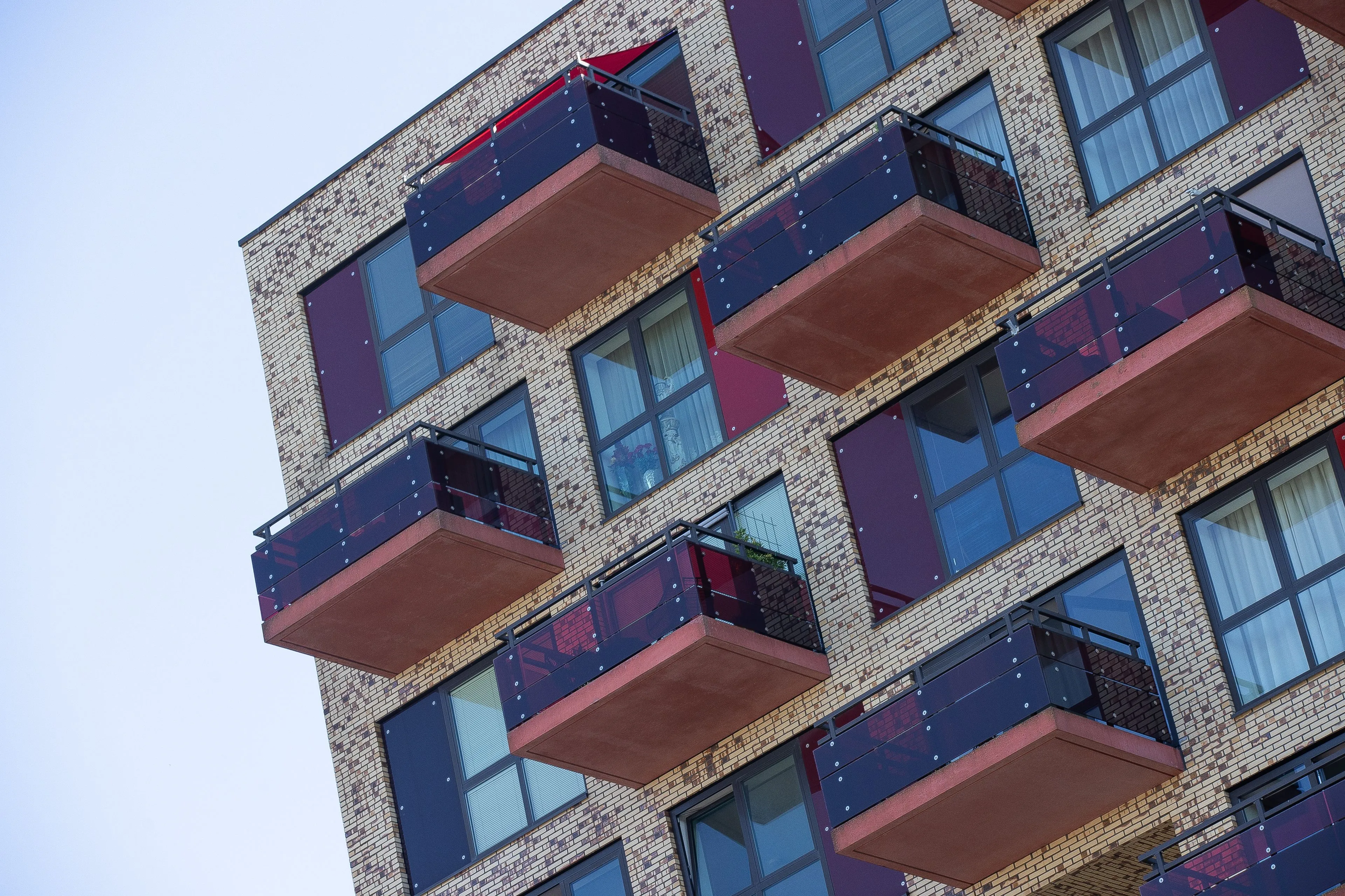 De bizarre macht van de VvE: 1250 euro boete voor naaktlopen in je eigen huis