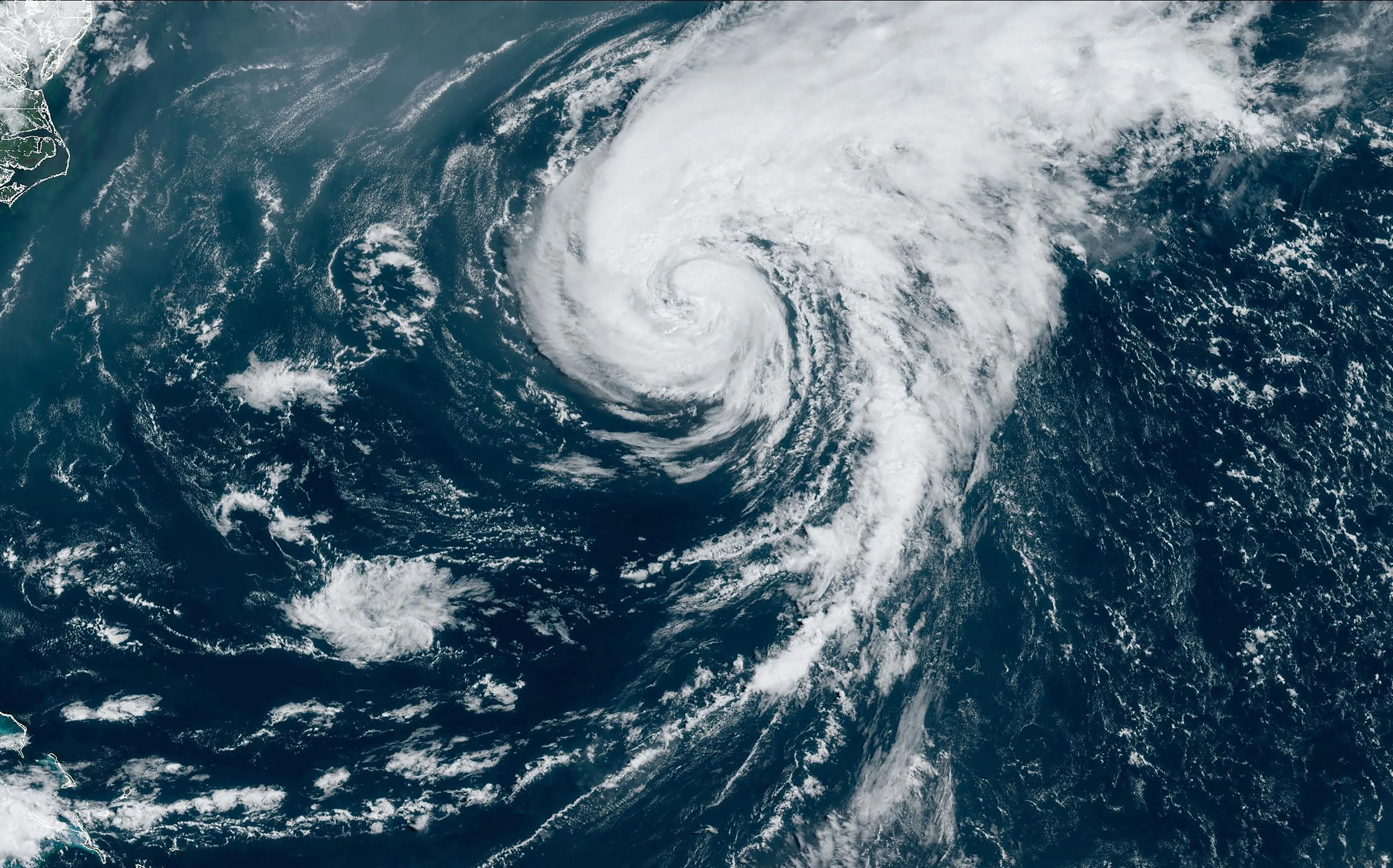 Meteoroloog wordt emotioneel als hij over extreme orkaan in Florida vertelt