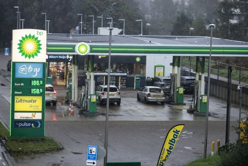 Er zit weer winterbenzine en winterdiesel in de pomp: wat merk je ervan?