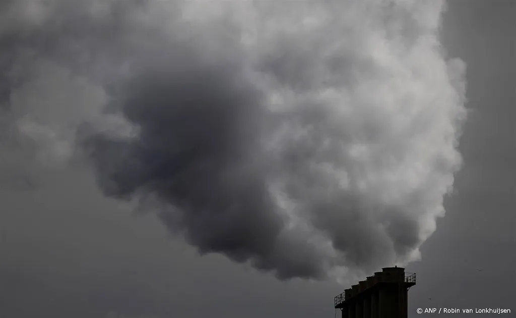 Nederlandse industrie stoot meer CO2 uit per product dan eerder
