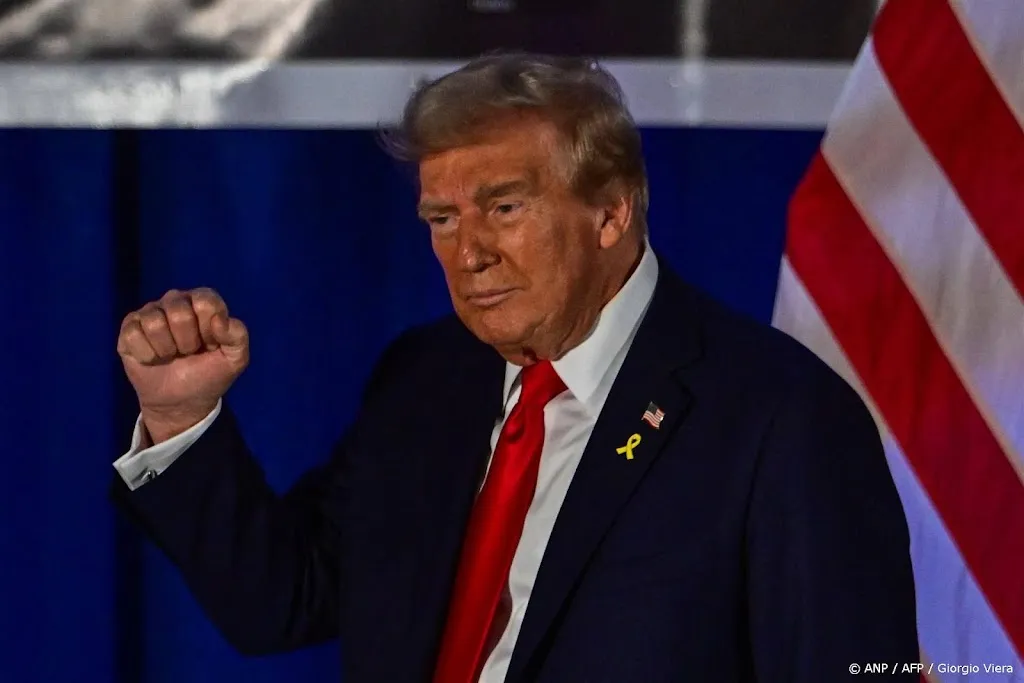 Nieuw boek: Trump stuurde in het geheim covid-tests naar zijn vriend Poetin