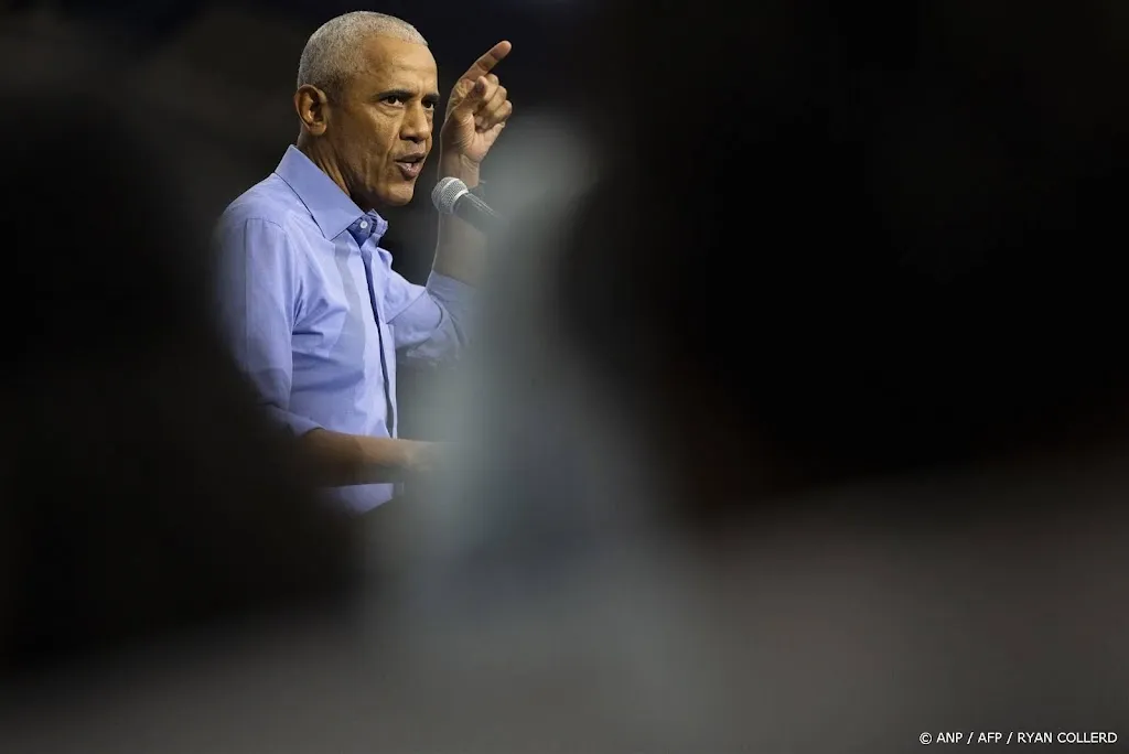 Obama haalt uit naar 'gekke Trump' bij begin campagne voor Harris