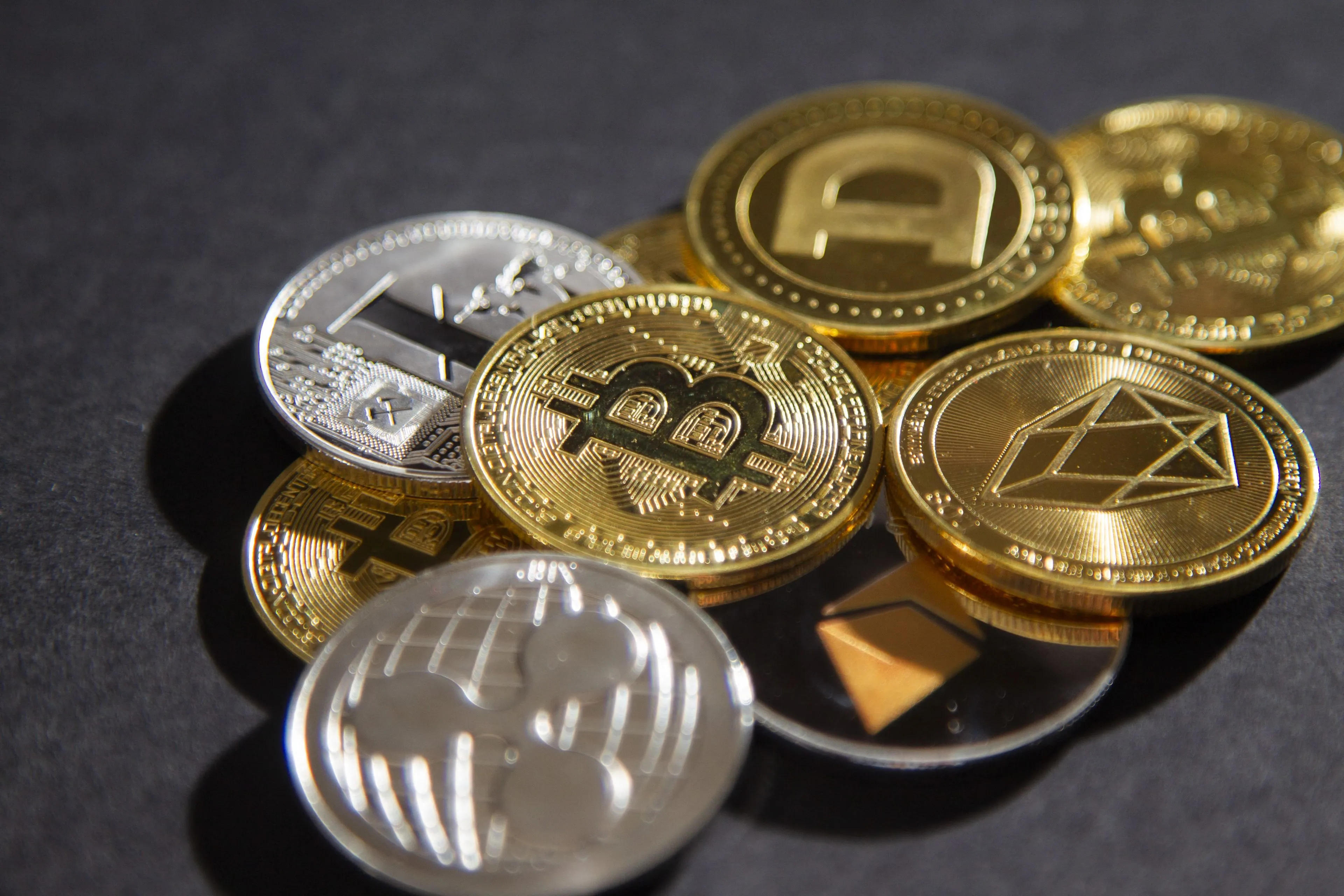 Bitcoin, ethereum en doge in 'lockout phase': 90.000 dollar op de teller; wie koopt de munten op?