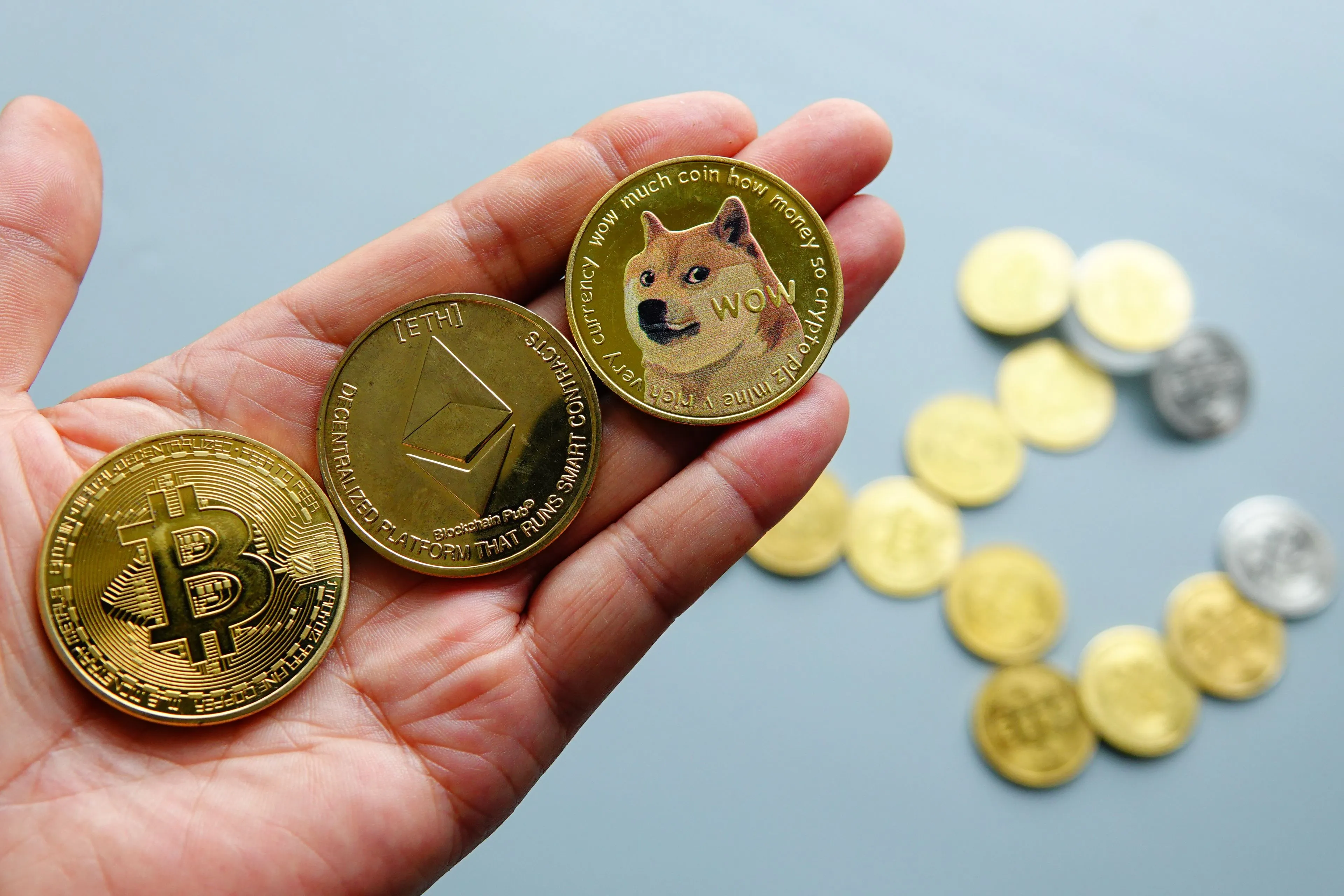 Bitcoin voor het eerst meer dan 82.000 dollar waard; Dogecoin gaat als een speer
