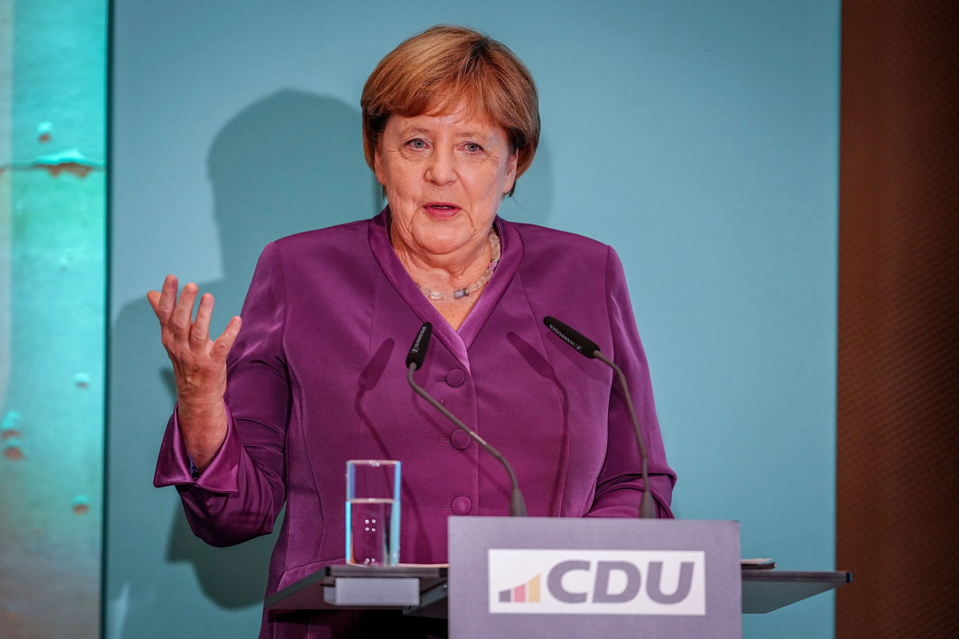 Merkel in pittige memoires: "Ik zag Trump ten onrechte als een normaal mens"