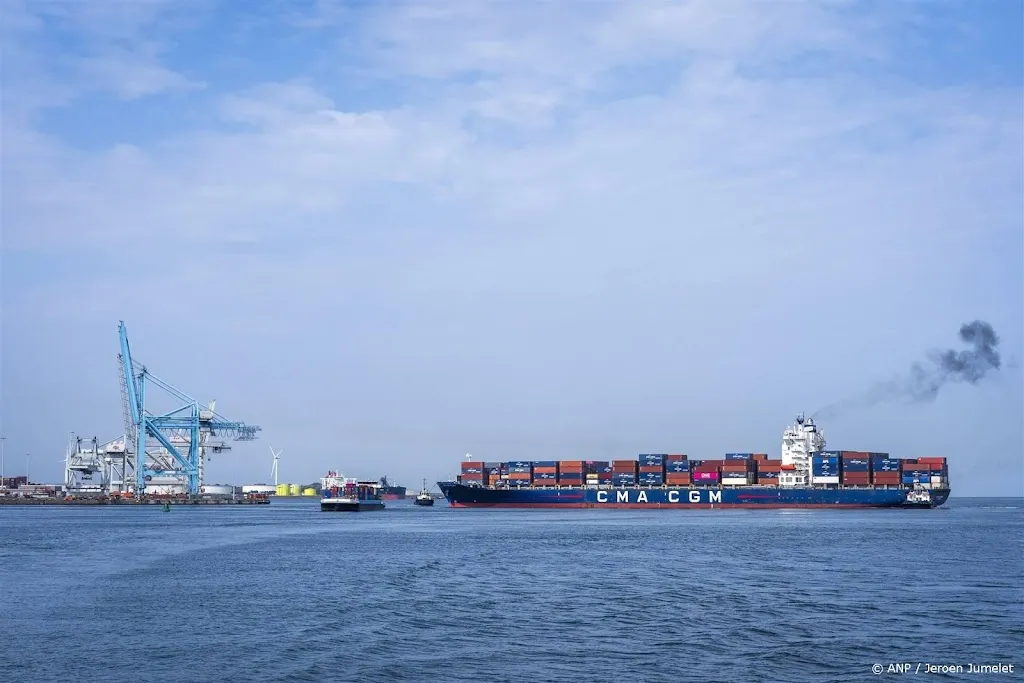 Haven Rotterdam verhoogt tarieven en let meer op duurzaamheid