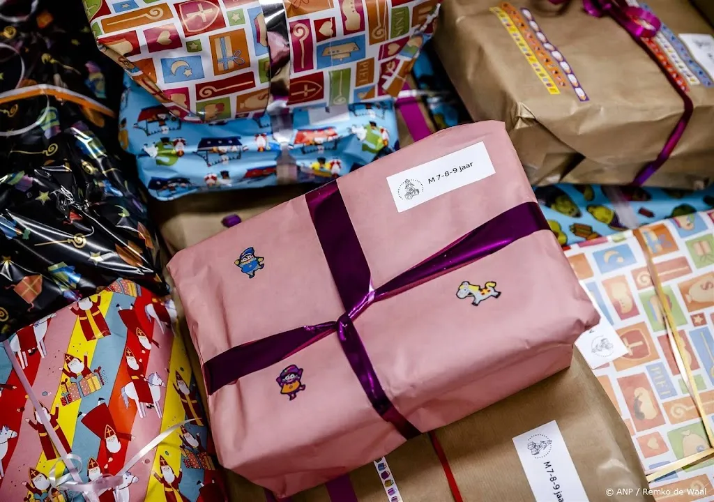Mensen kopen meer sinterklaascadeaus, LEGO en Hitster populair