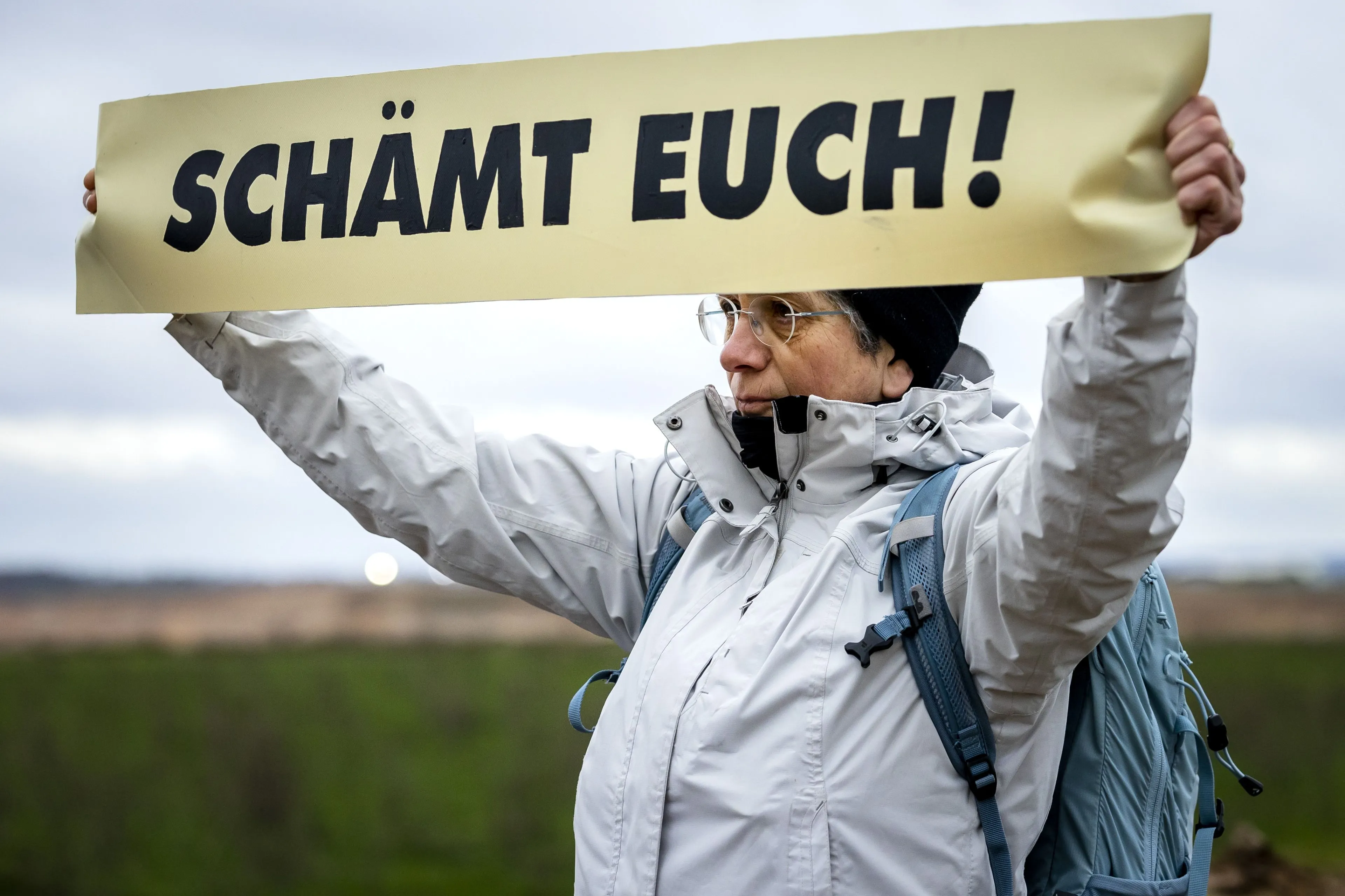Klimaatactivisten saboteren meer dan honderd Duitse auto's met purschuim