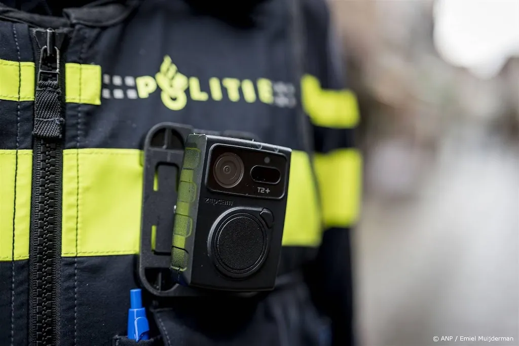 Brand verwoest vrachtwagens Oss, politie vermoedt brandstichting
