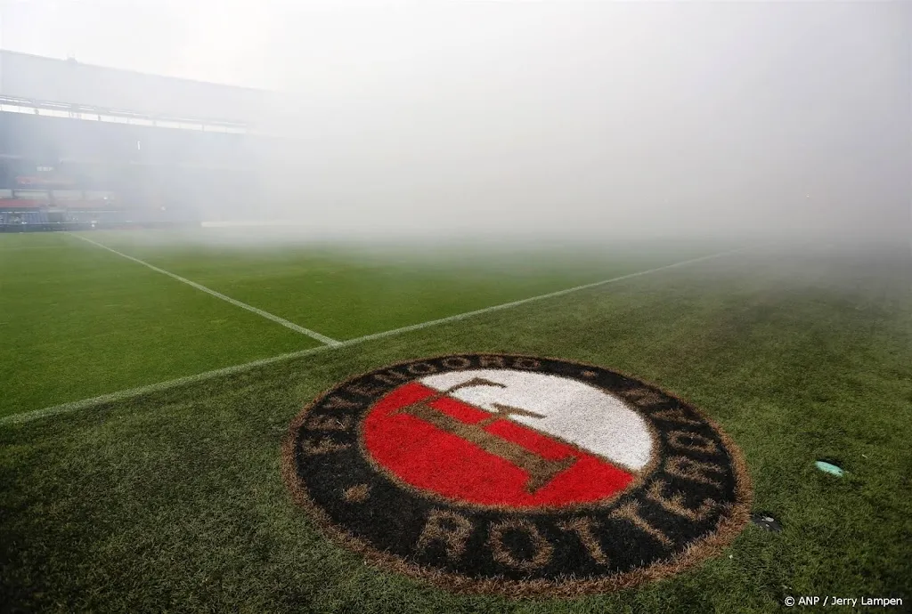 Leden harde kern Feyenoord melden zich ziek voor strafzaak