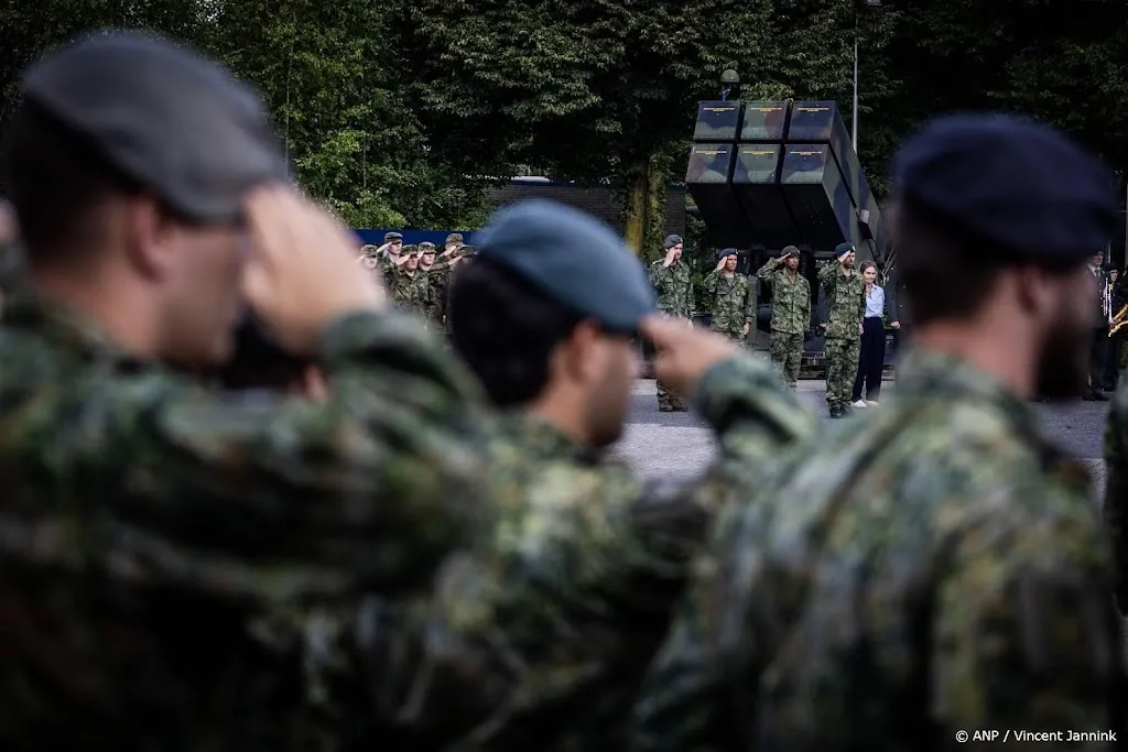 Defensie over tinderende militairen: privételefoon is hun zaak