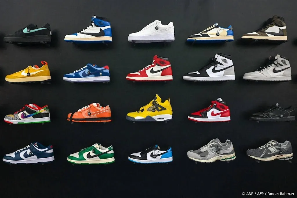 Nike verkoop opnieuw minder sneakers en kleding