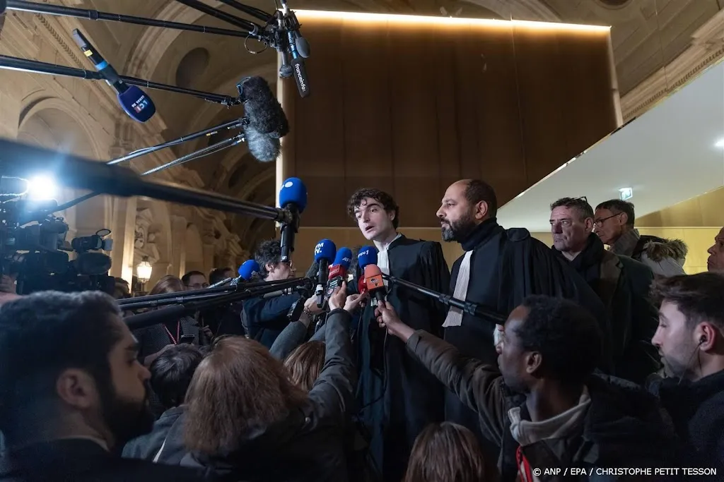 Lange gevangenisstraffen voor onthoofding Franse leraar 