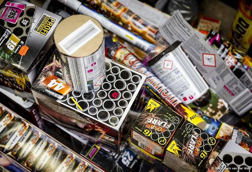 Politie vindt 850 kilo zwaar illegaal vuurwerk in Enschede