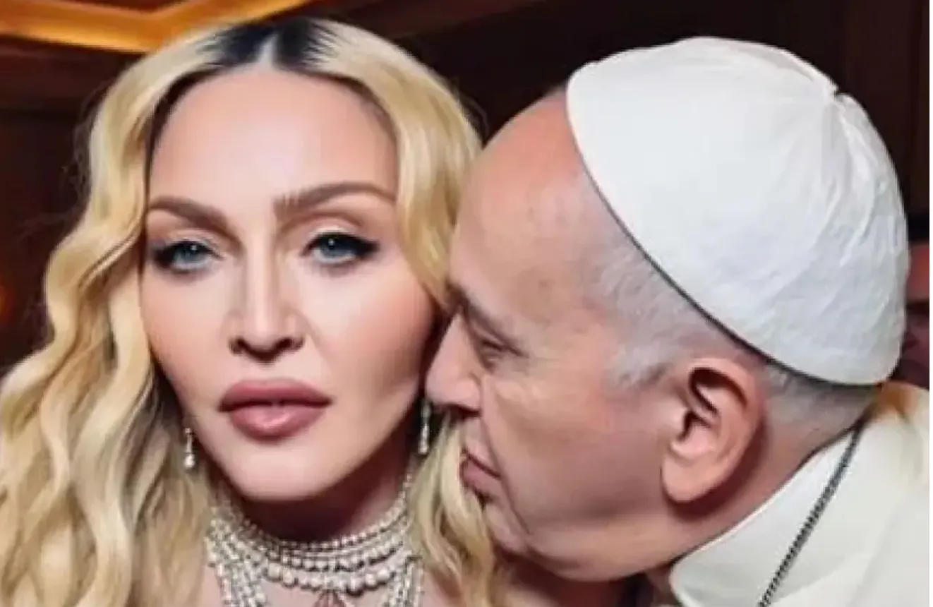 Madonna maakt fans boos door AI-foto's met de paus