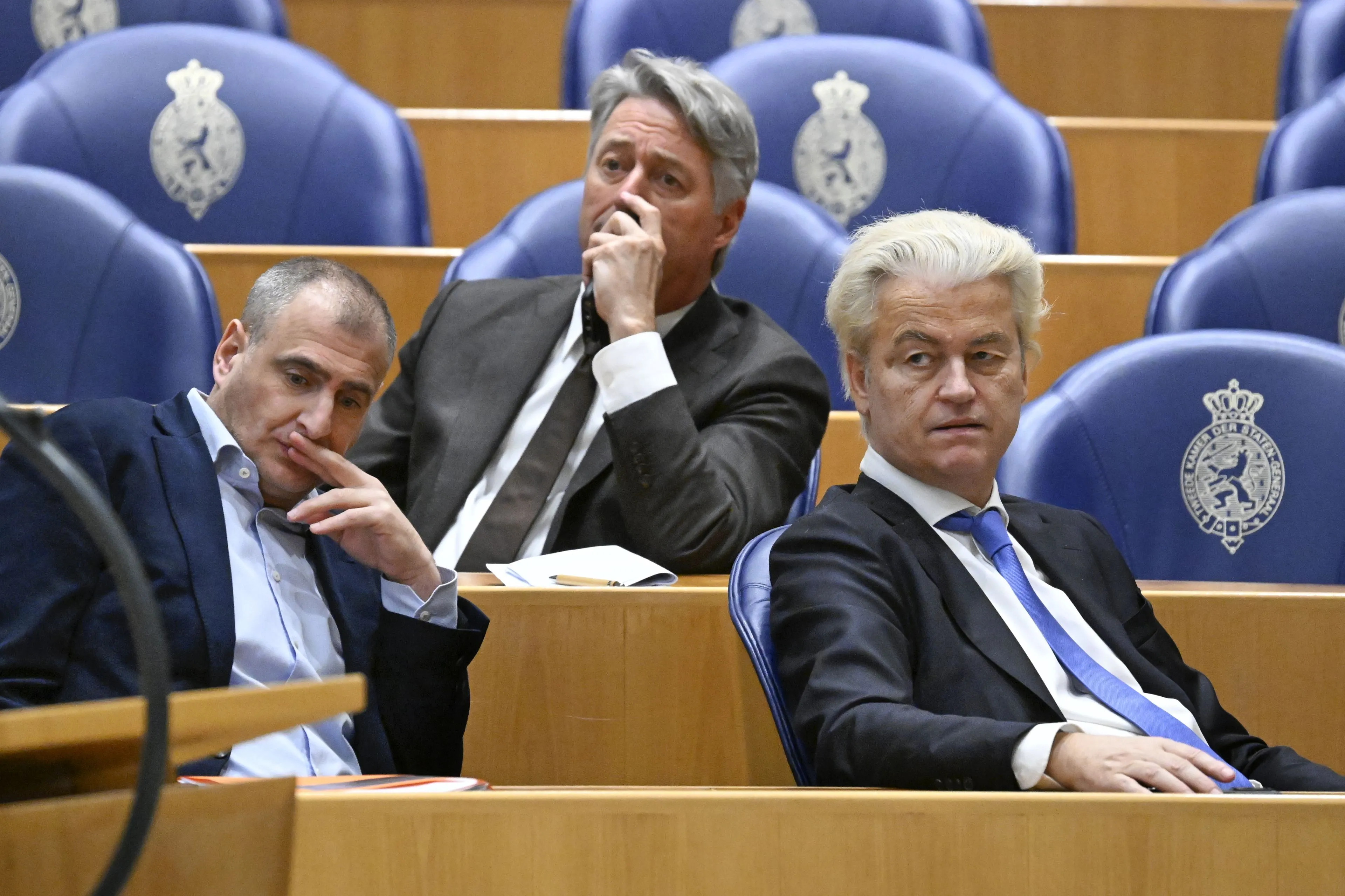 SP richt vizier op ‘spook-Kamerleden’: dik betaalde PVV'ers drukken hun snor